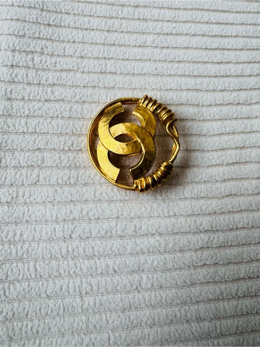 Gold-Tone Interlocking CC Logo Brooch - excellent condition